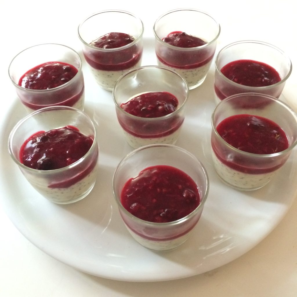 Mohn-Grieß-Creme mit Waldbeer-Kompott