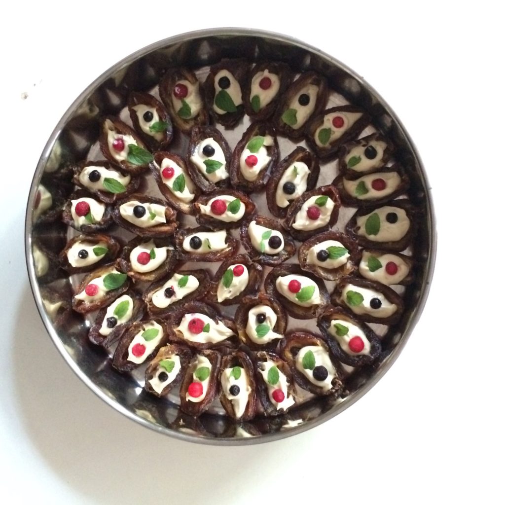 Datteln, gefüllt mit Cashew-Creme
