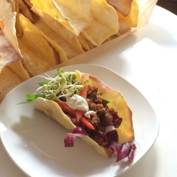 Tacos mit Linsen-Walnuss-Füllung und Sour Cream Tacos mit Linsen-Walnuss-Füllung und Sour Cream