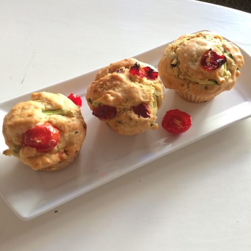 Pizza-Muffins mit getrockneten Cherry-Tomaten